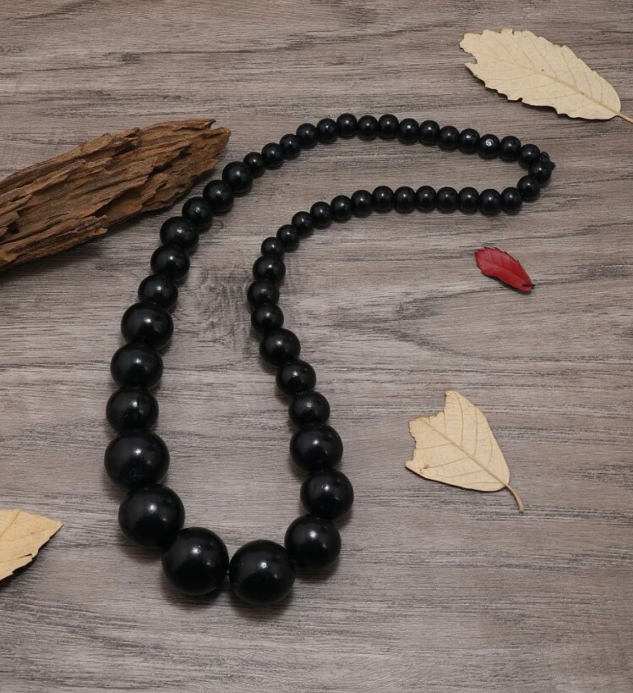 COLLANA CON PALLE DI LEGNO LACCATE