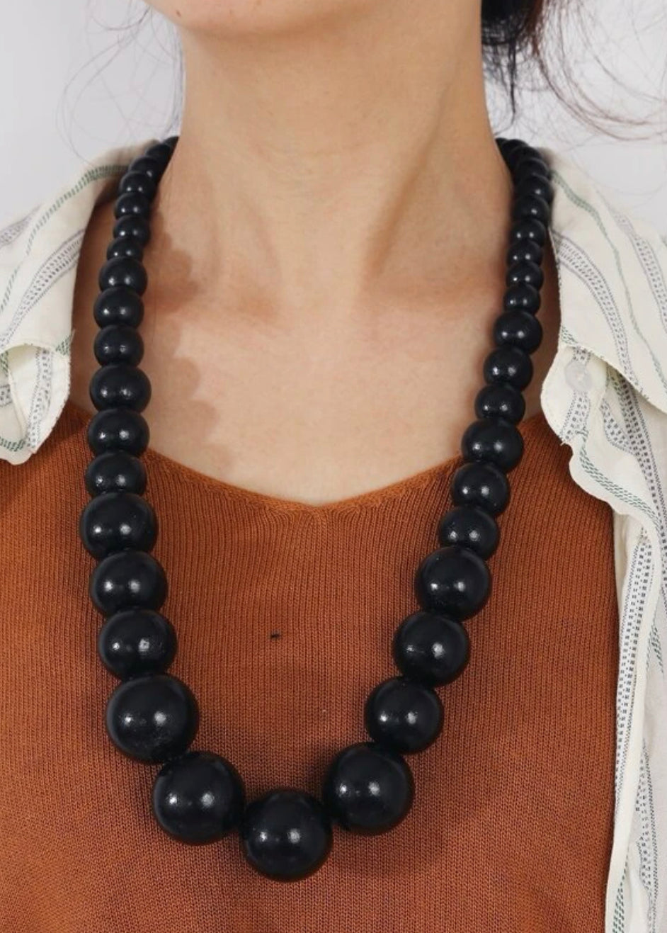 COLLANA CON PALLE DI LEGNO LACCATE