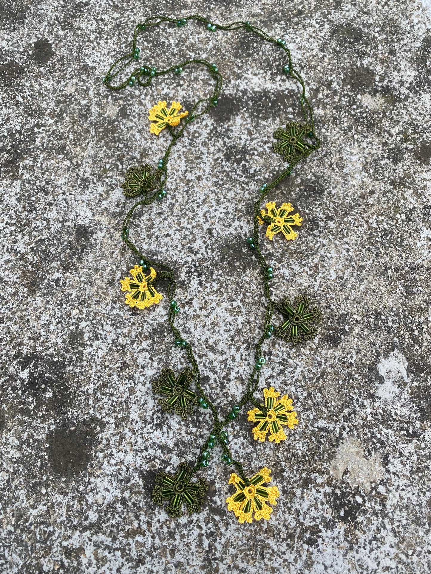 COLLANA FIORI ALL’UNCINETTO